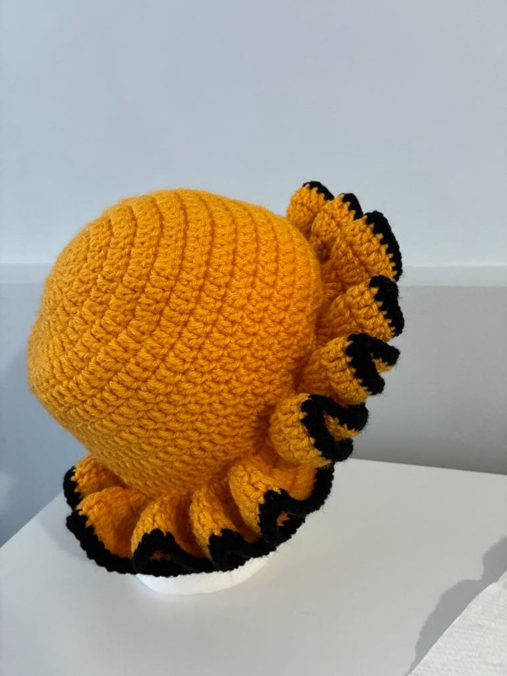 Ruffle hat - Picture 2 of 2